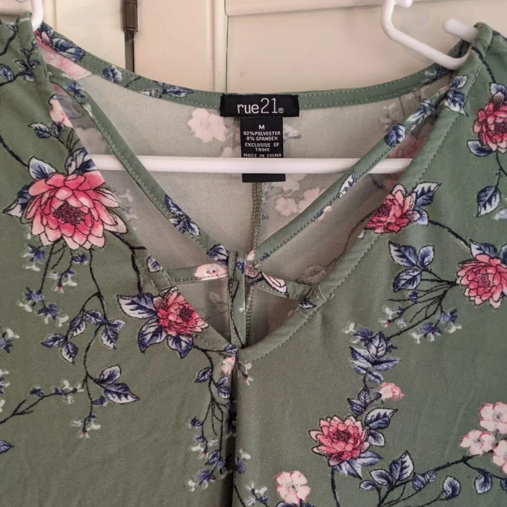 💖HP💖 Mini Floral Dress - Picture 2 of 3